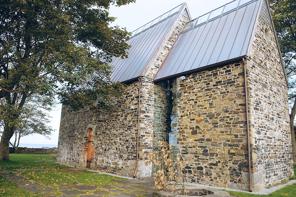Sola Ruin Church